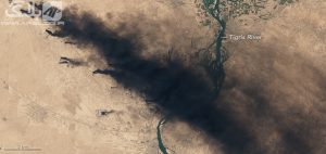 Read more about the article انتشار تصاویر ماهواره‌ای آتش‌سوزی چاه‌های میدان نفتی قیاره عراق توسط ناسا