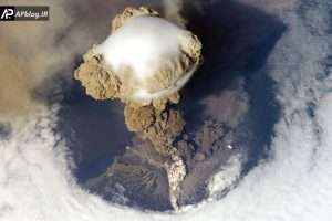 Read more about the article نمای خیره کننده فوران آتش‌فشان از نگاه ایستگاه فضایی بین‌المللی